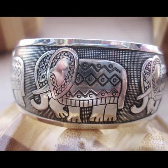 Engraved Elephants Bangle Bracelet Boho - Picture 2 of 3