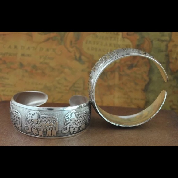 Engraved Elephants Bangle Bracelet Boho - Picture 3 of 3