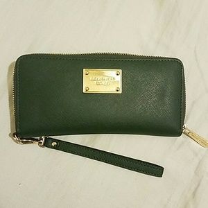 Wallet/wristlet -- Michael Kors