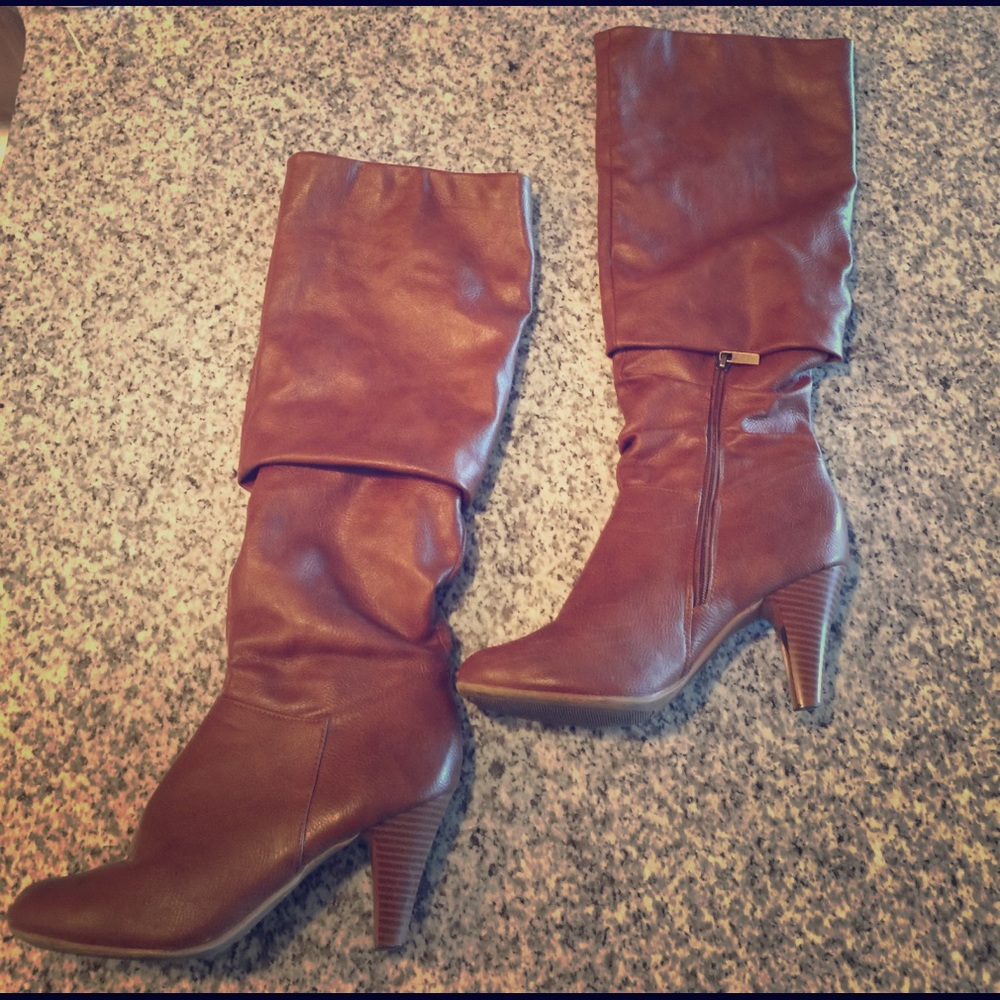 Brown cognac leather heeled boots