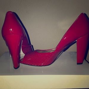 Size 7. Red heel.
