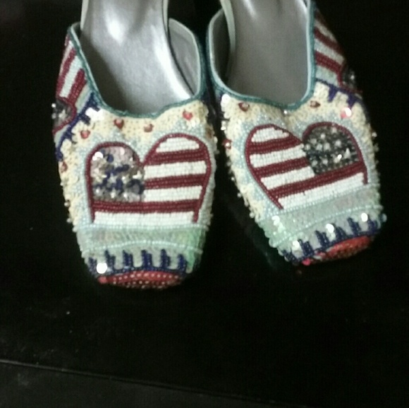 American USA Slides 2 3/4 to  2 Inch Heels . - Picture 1 of 1