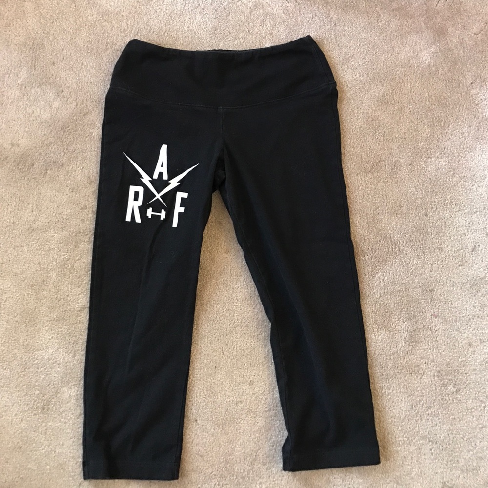 Black rose above fitness Capri leggings.