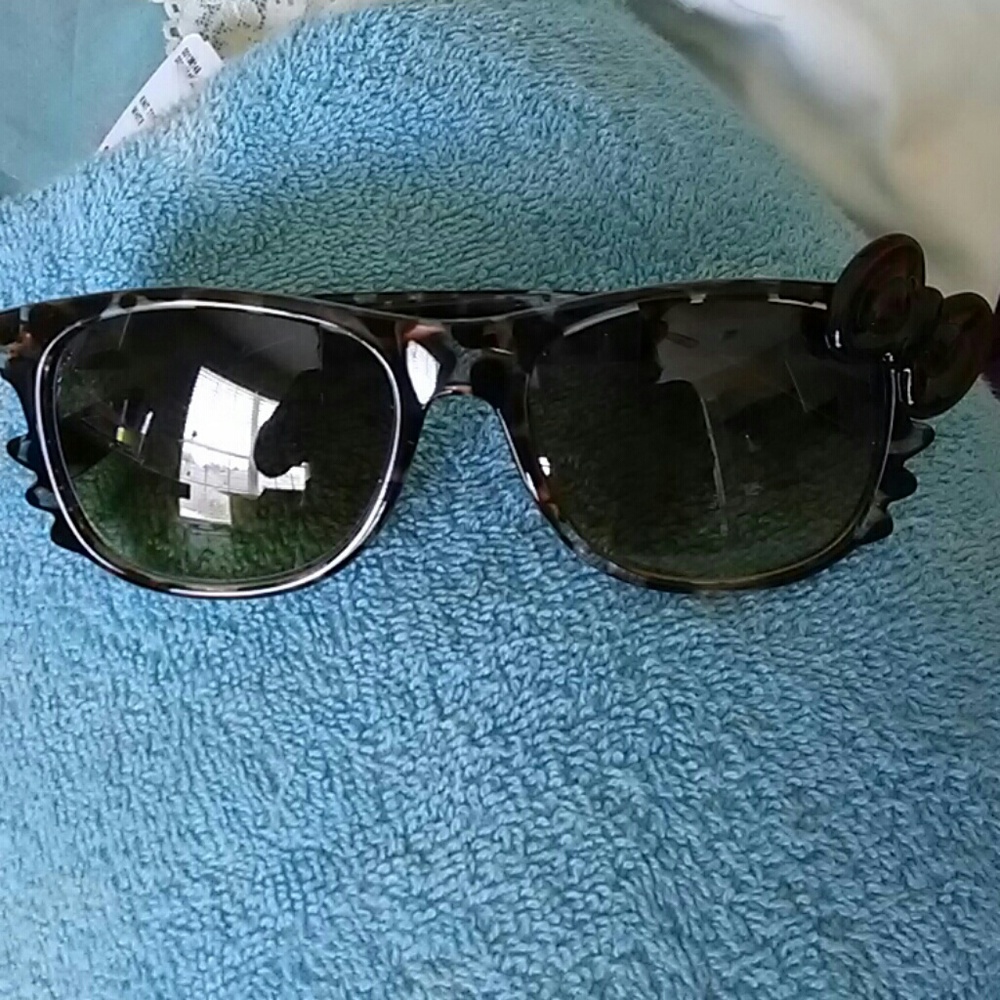 Store closing**HK cheetah print glasses