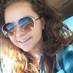 Meet your Posher, Abigail