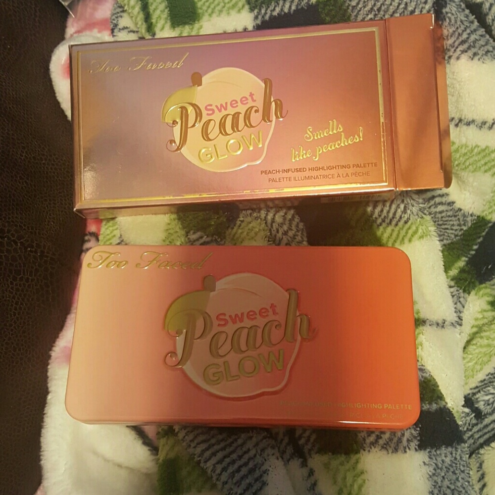 Too Faced Sweet Peach Glow Palette