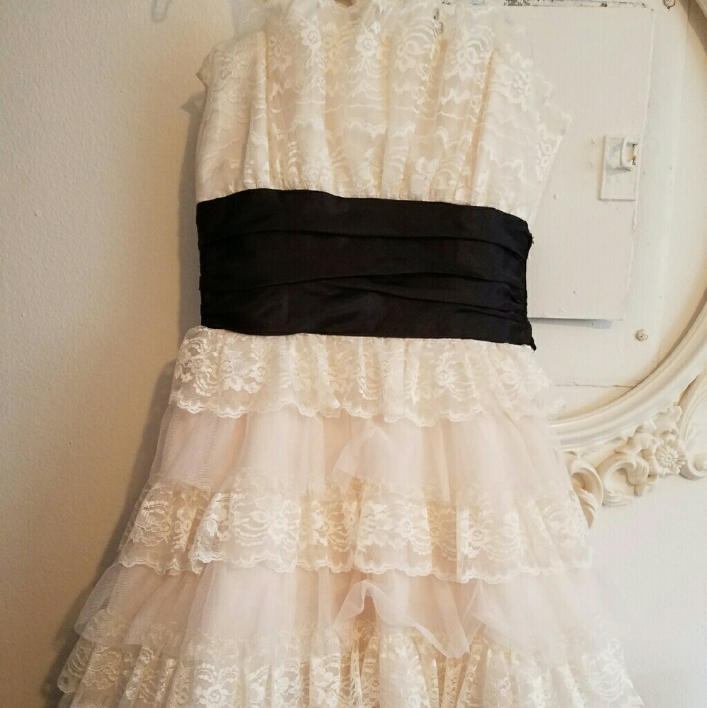 Strapless lace masquerade dress size 7.