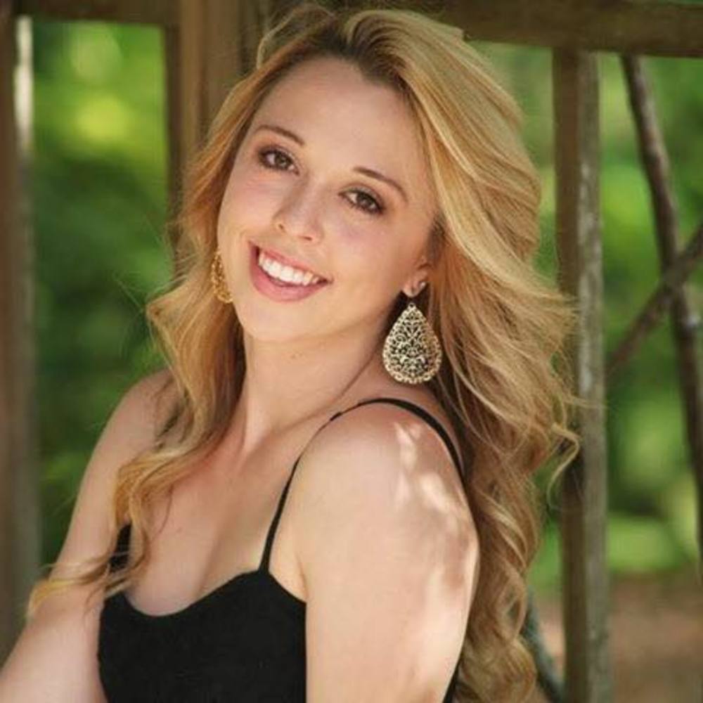 Meet your Posher, Alyssa