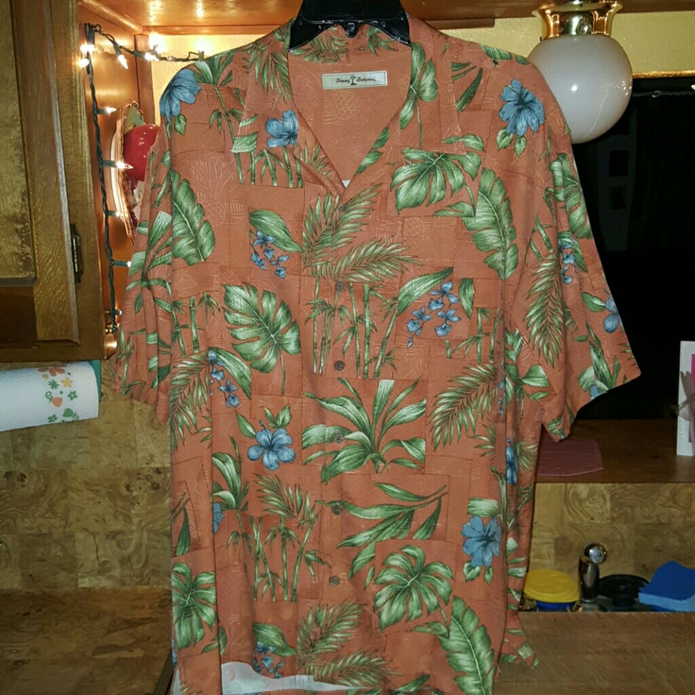 Tommy Bahama Hawaiian short sleeve