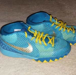 Young boys Kyrie Irving athletic shoes