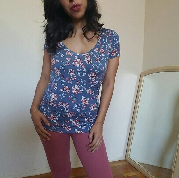 DAINTY BLUE FLORAL TEE SHIRT TOP - Picture 2 of 6