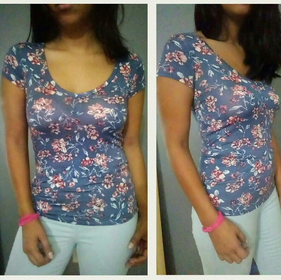 DAINTY BLUE FLORAL TEE SHIRT TOP - Picture 3 of 6