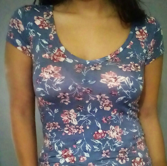 DAINTY BLUE FLORAL TEE SHIRT TOP - Picture 5 of 6