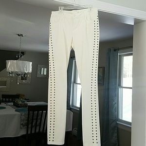 Cache sz 2 gorgeous cream pants w/gold studs!