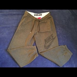 Nike Crop Sweatpants 💚 size small