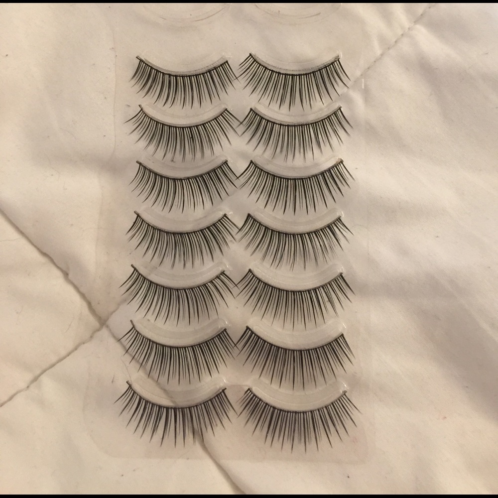 7 pairs of lashes
