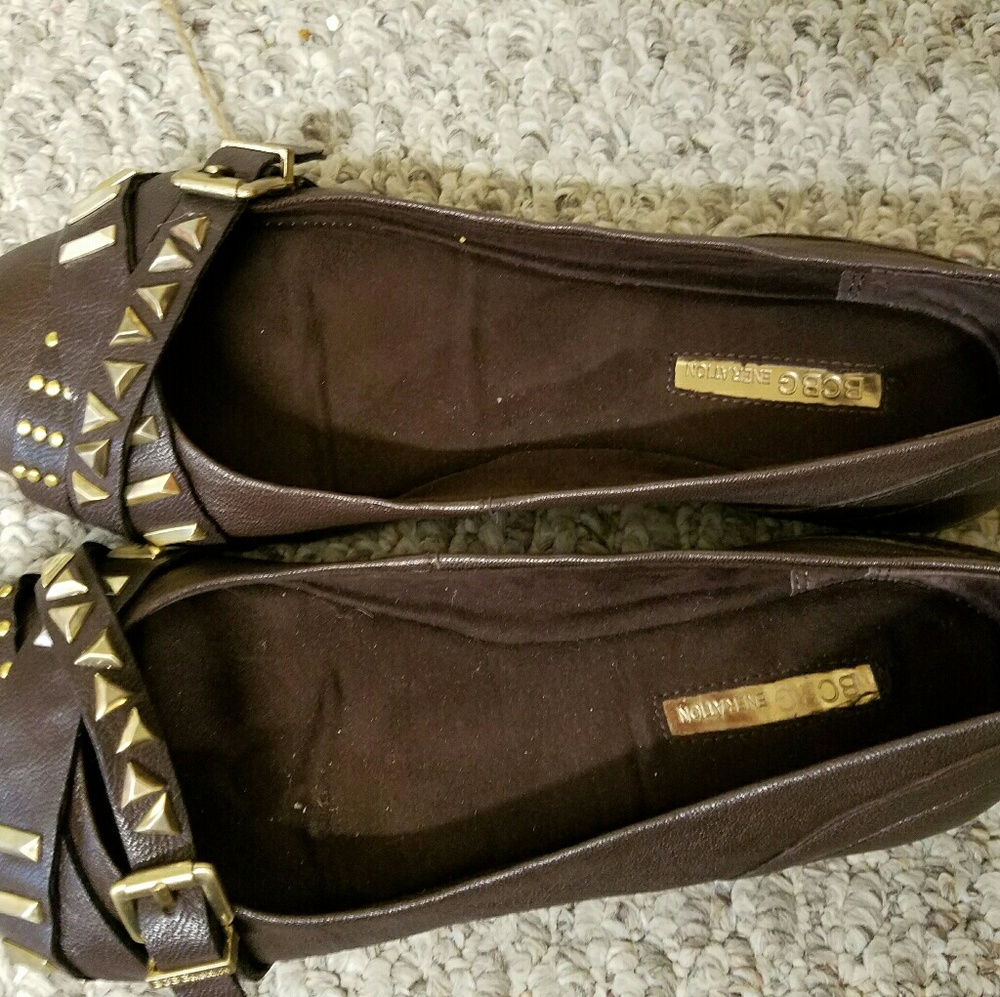 Like new BCBG studded ballet flats 8.5