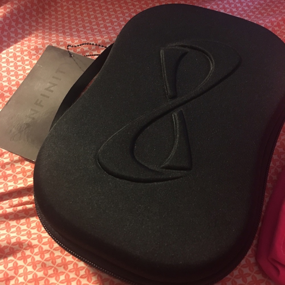 NFINITY MAKEUP BAG