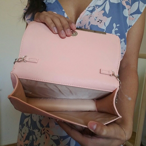 ❗FLASH SALE❗PEACH METAL CHAIN CROSSBODY - Picture 2 of 3