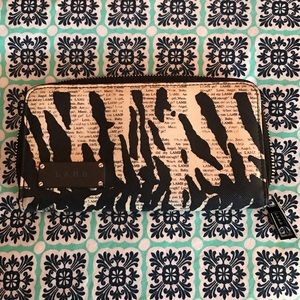 L.A.M.B. Gwen Stefani zip wallet
