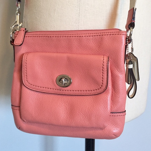 ❌SOLD❌ Coach Melon Crossbody Leather Bag - Picture 2 of 4