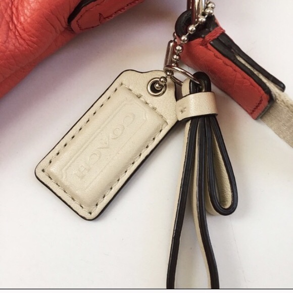 ❌SOLD❌ Coach Melon Crossbody Leather Bag - Picture 4 of 4