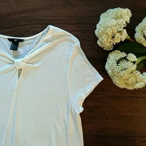 H&M cream tee H&M cream tee
