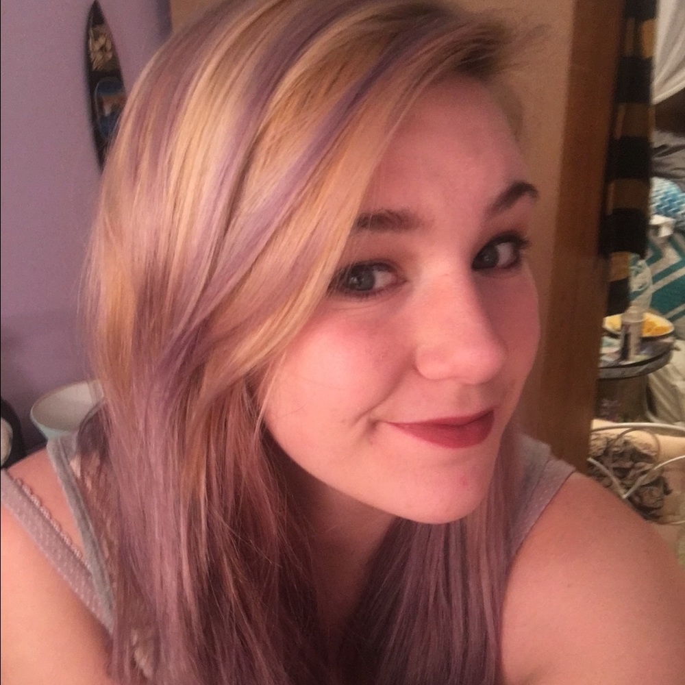 Meet your Posher, Cyra