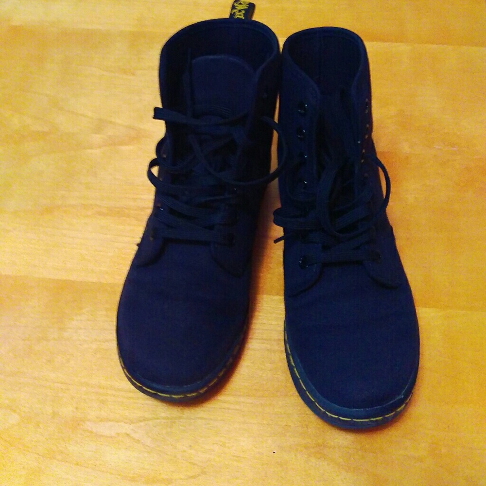 Doc martens shoreditch canvas sneakers size 7