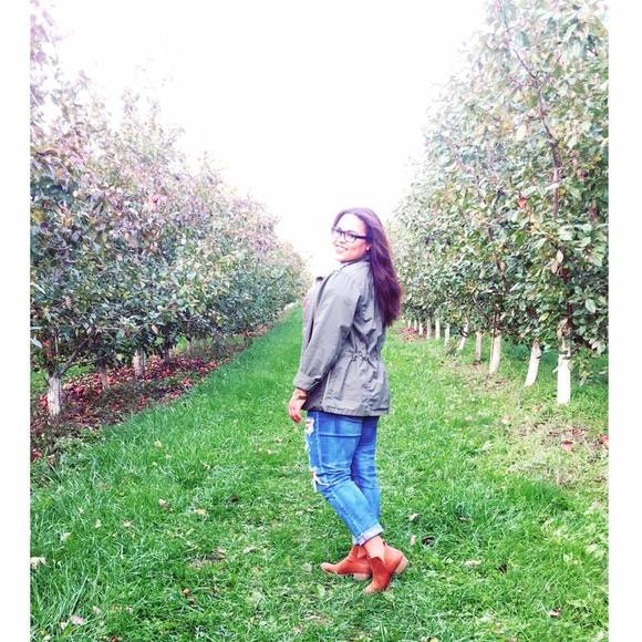 Meet your Posher, Alicia - Picture 1 of 1