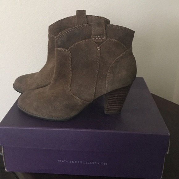 Distressed cropped boots - Picture 2 of 4