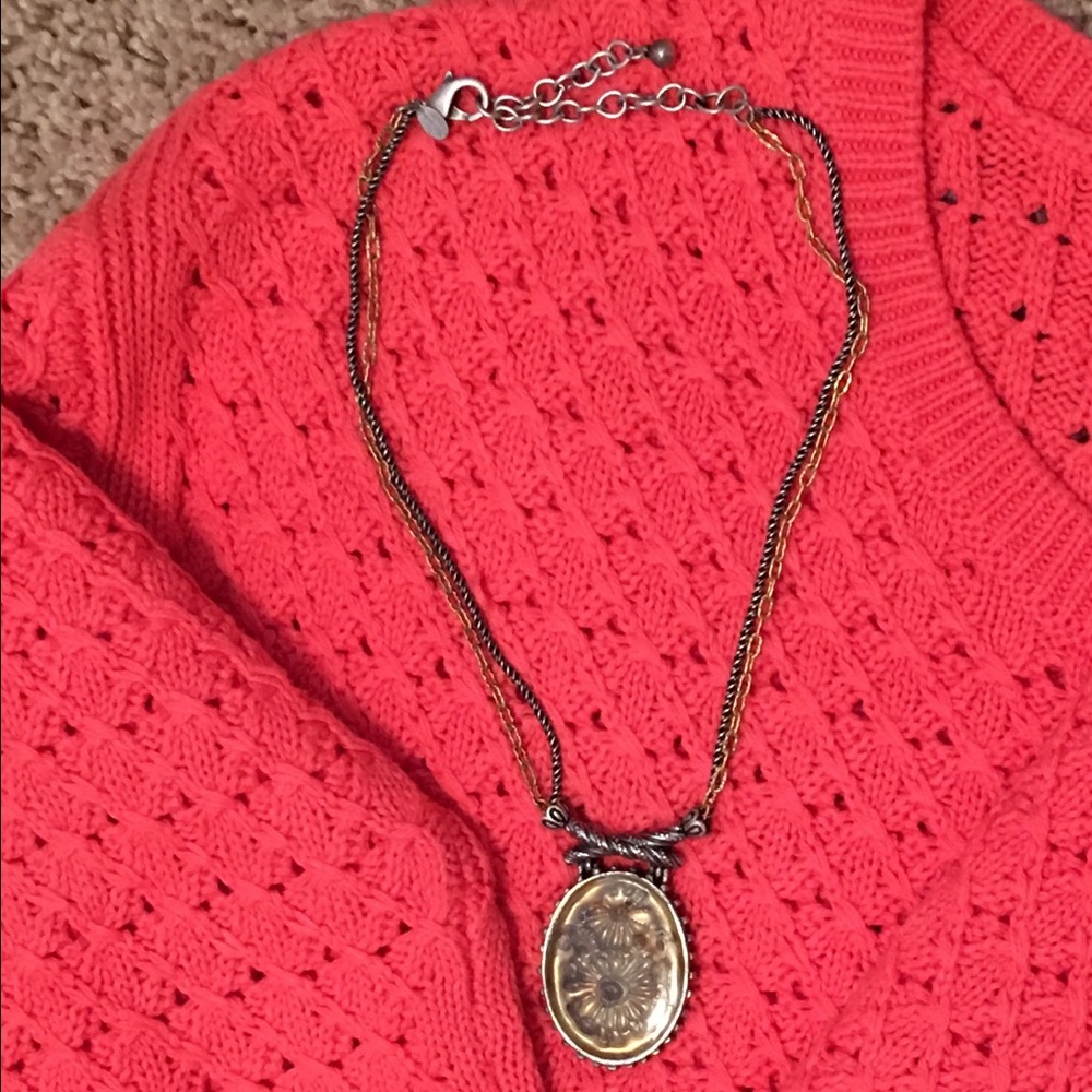 Impressive and classy statement necklace