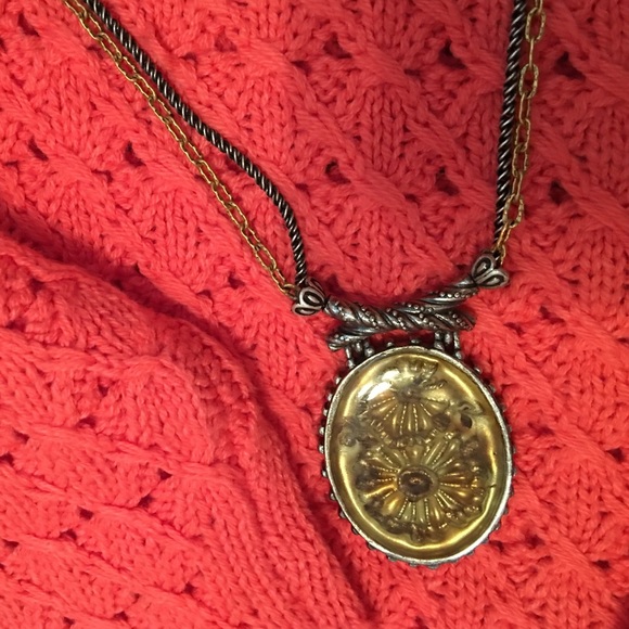 Impressive and classy statement necklace - Picture 2 of 2