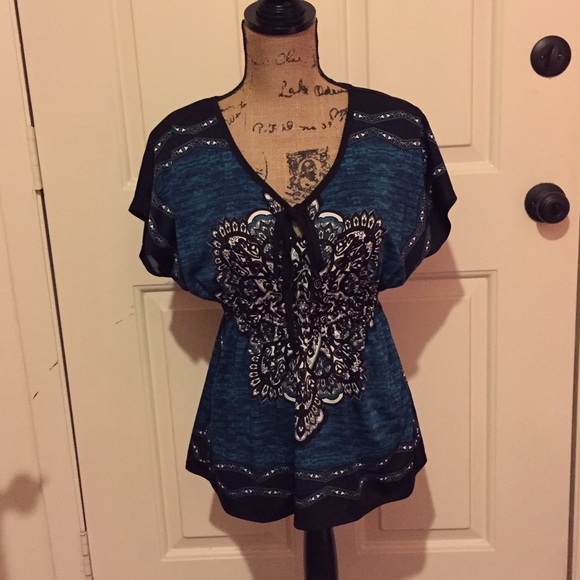 Tops - 🦄• ᑕℓᗩυᎠᎥᗩ ЯᎥᑕℍᗩЯᎠ •