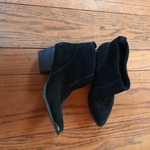 LAST CHANCE!!! Black Chinese Laundry suede booties