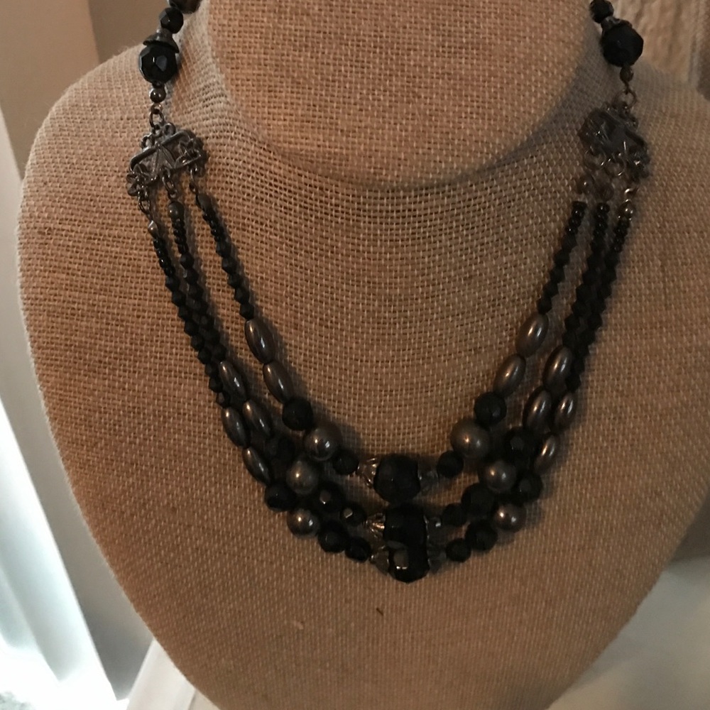 Lot of two necklaces