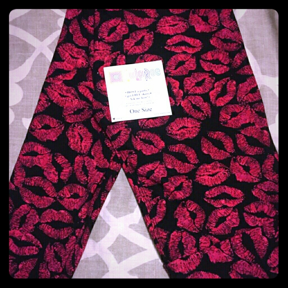 NWOT lips leggings LuLaRoe os