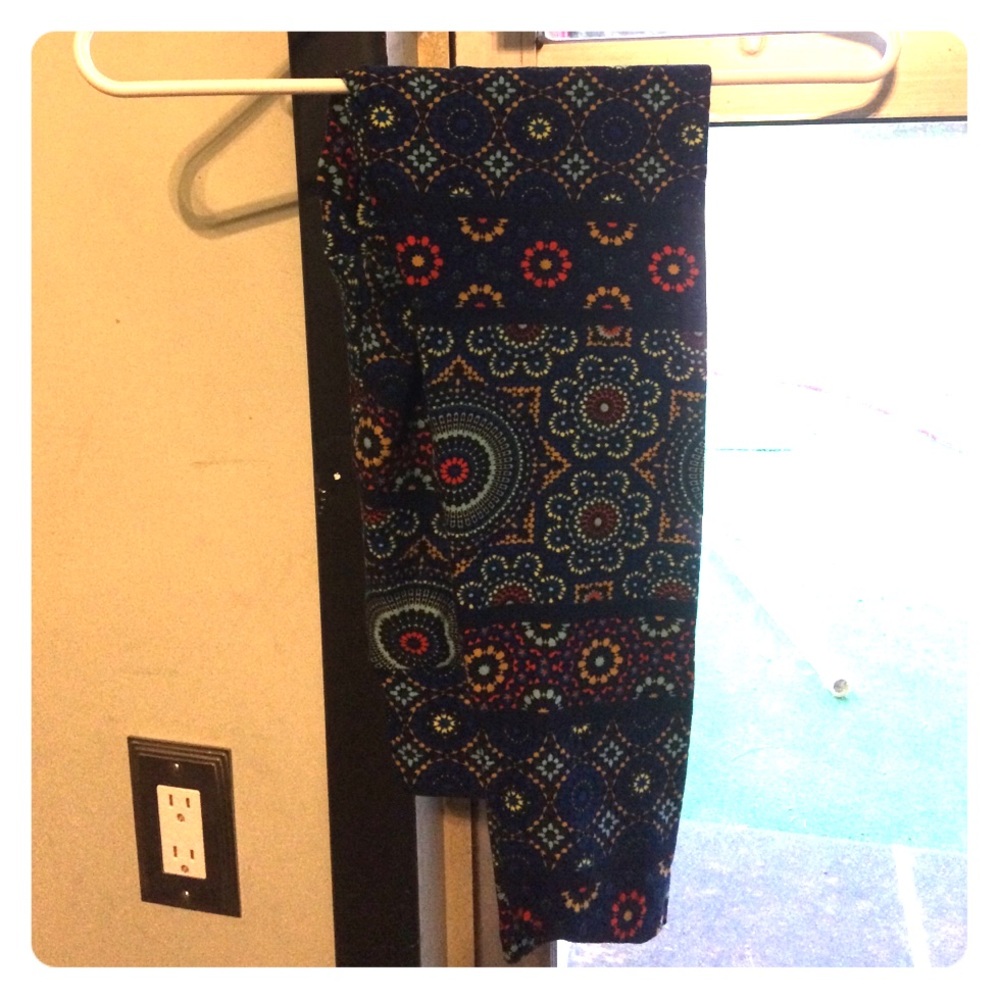 HTF EUC LLR BLUE PAISLEY OS LEGGINGS