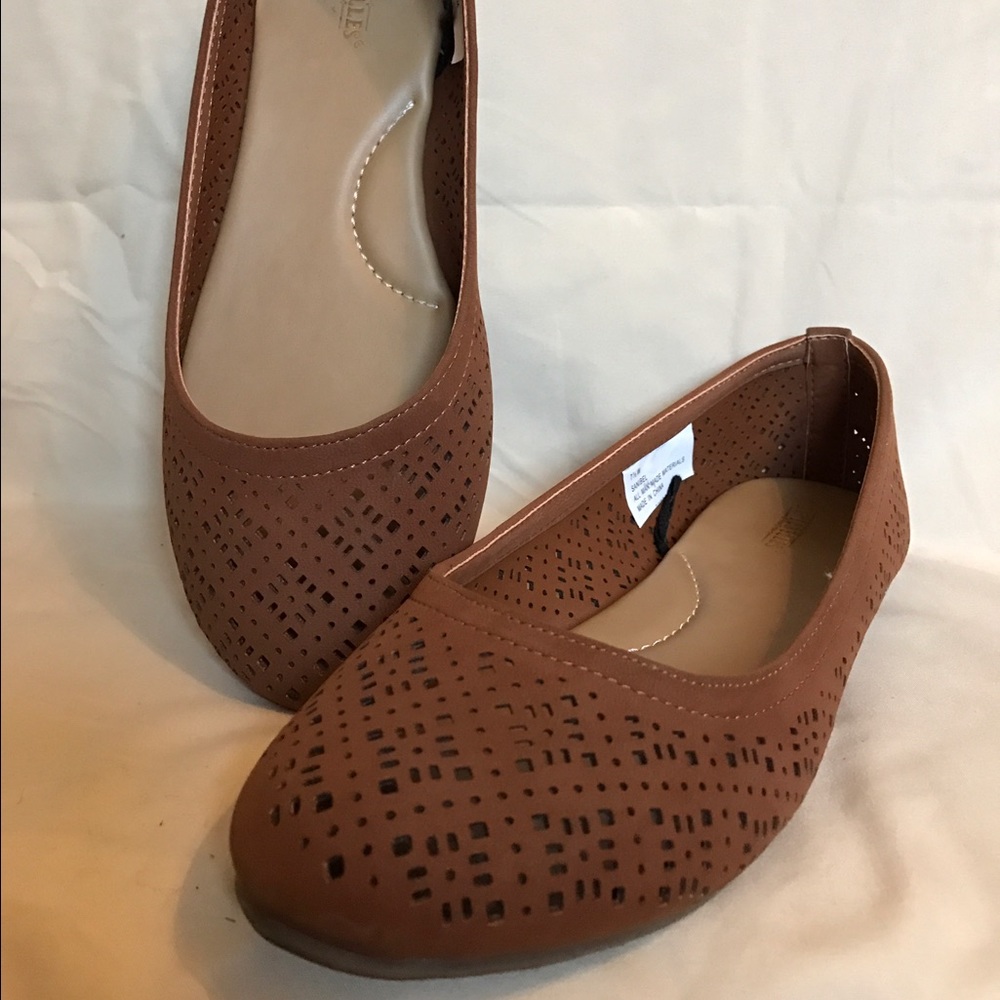 Tan cutout flats