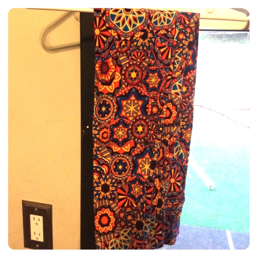 HTF BEAUTIFUL PAISLEY LLR OS EUC