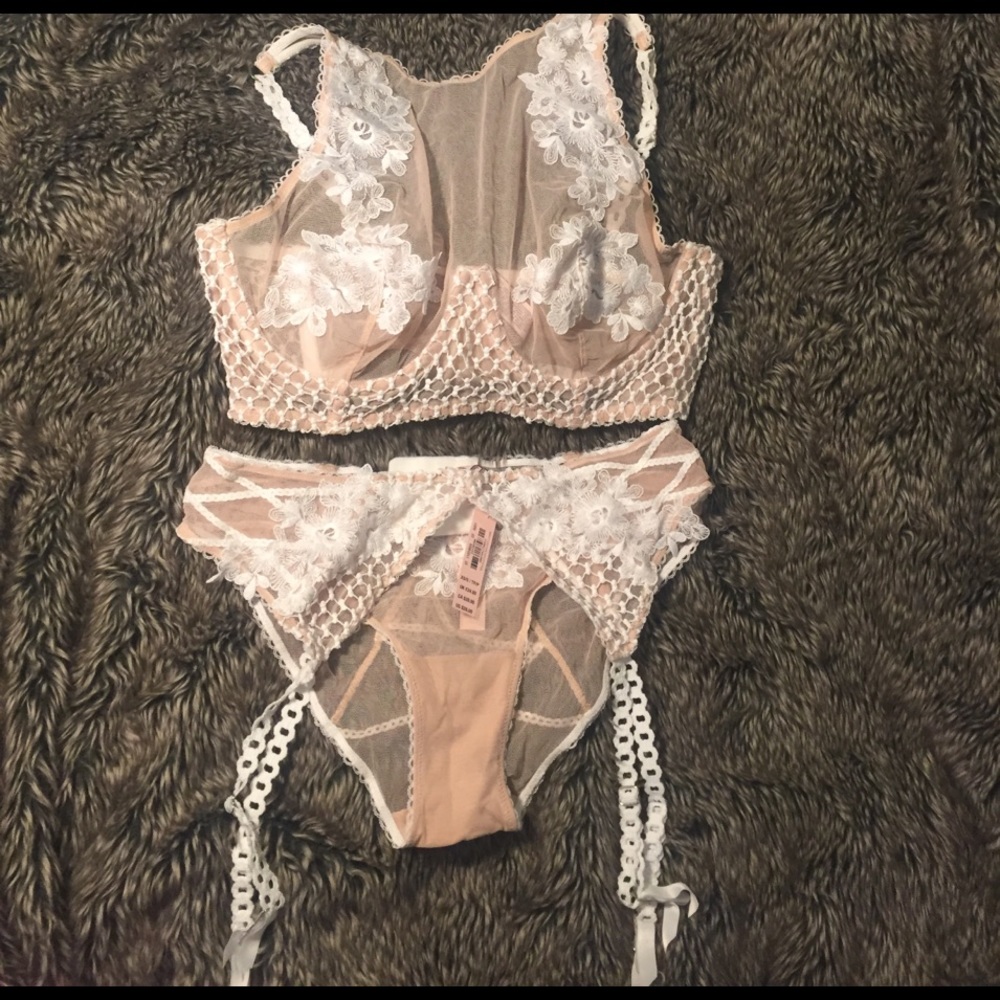 3pc Victoria's Secret Lingerie Set 34D bra/S panty