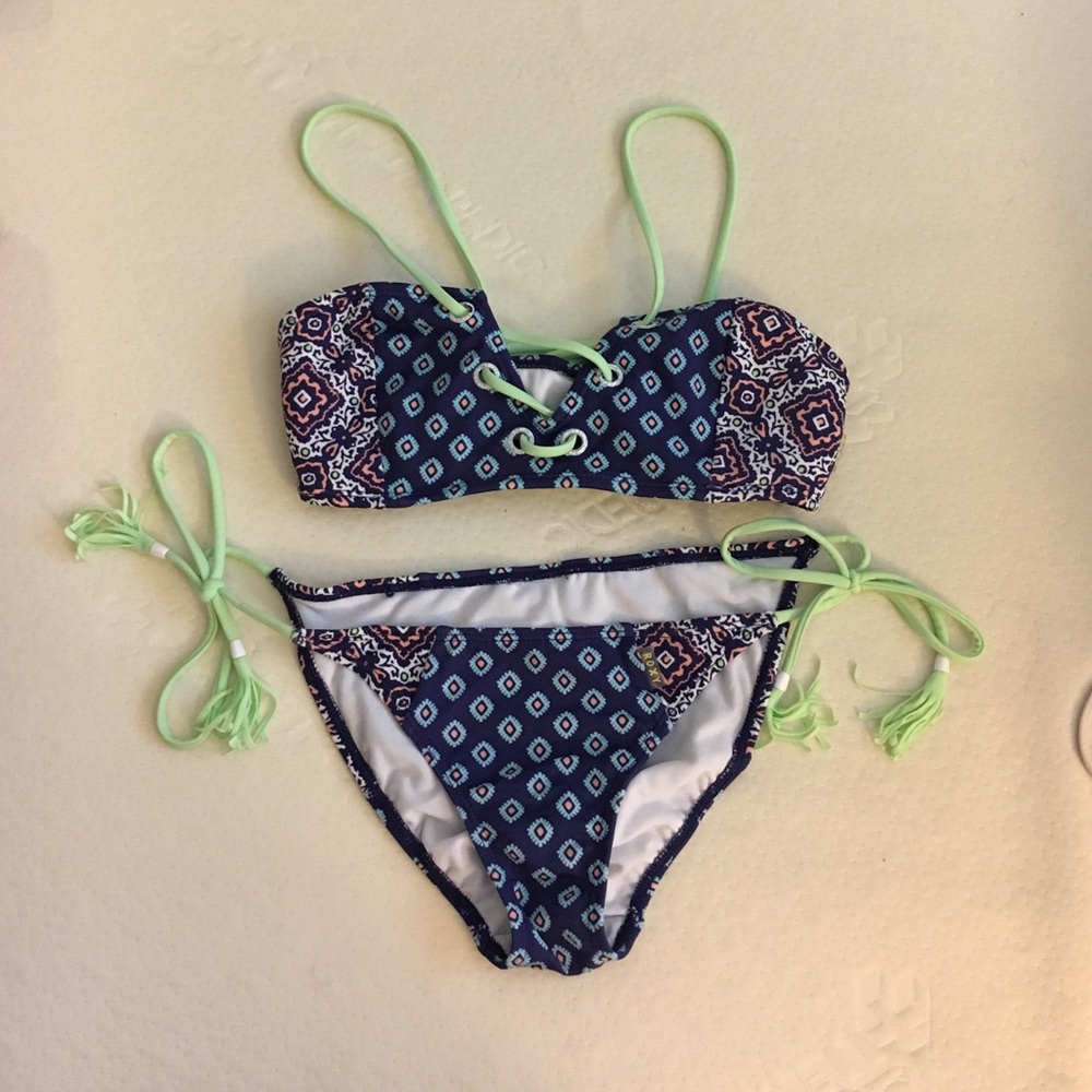 Brand new Roxy bikini set. Size S