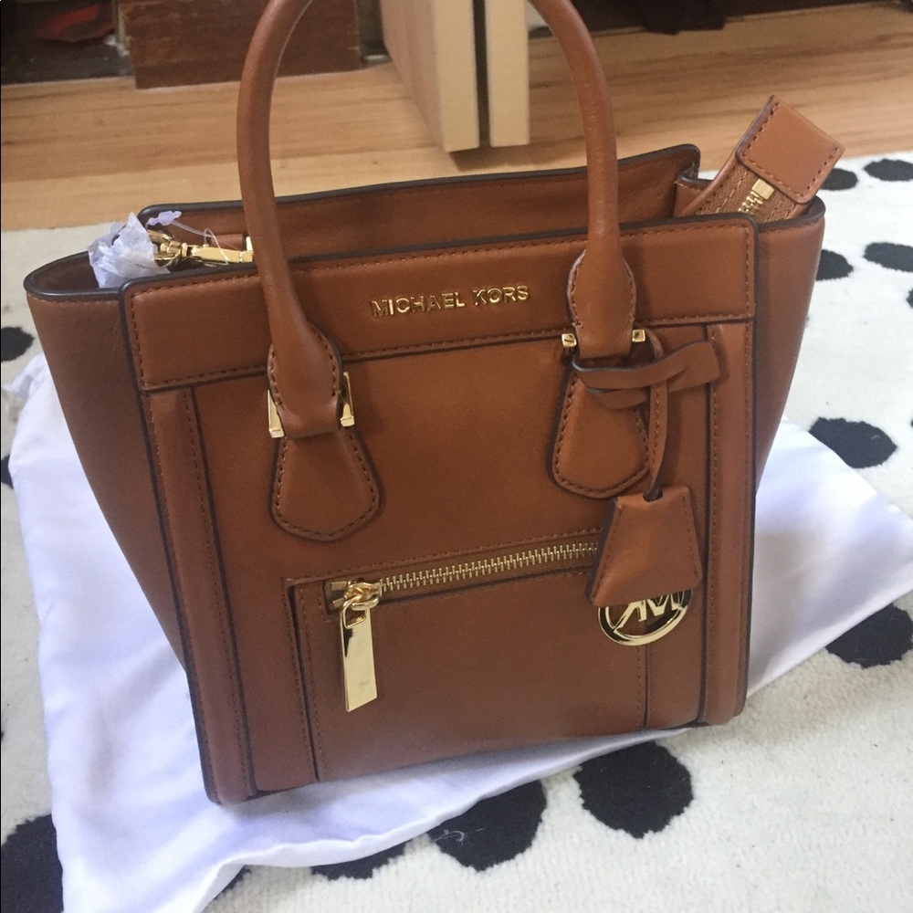 Michael Kors Brown Collette Medium Messenger NWT