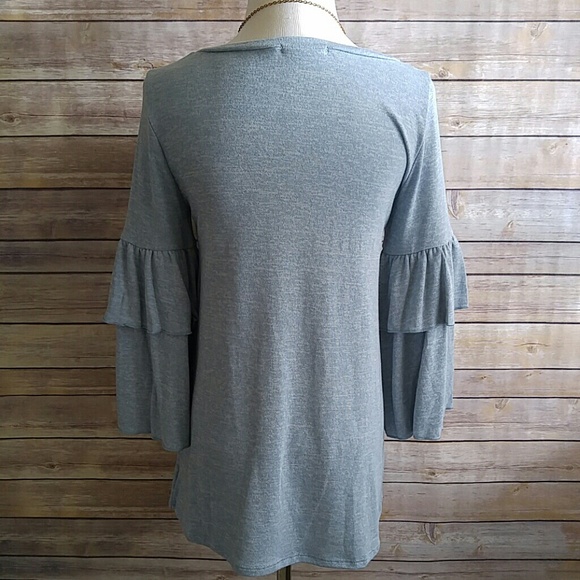 LG left. Heathered light blue bell 3/4 sleeve top - Picture 3 of 3