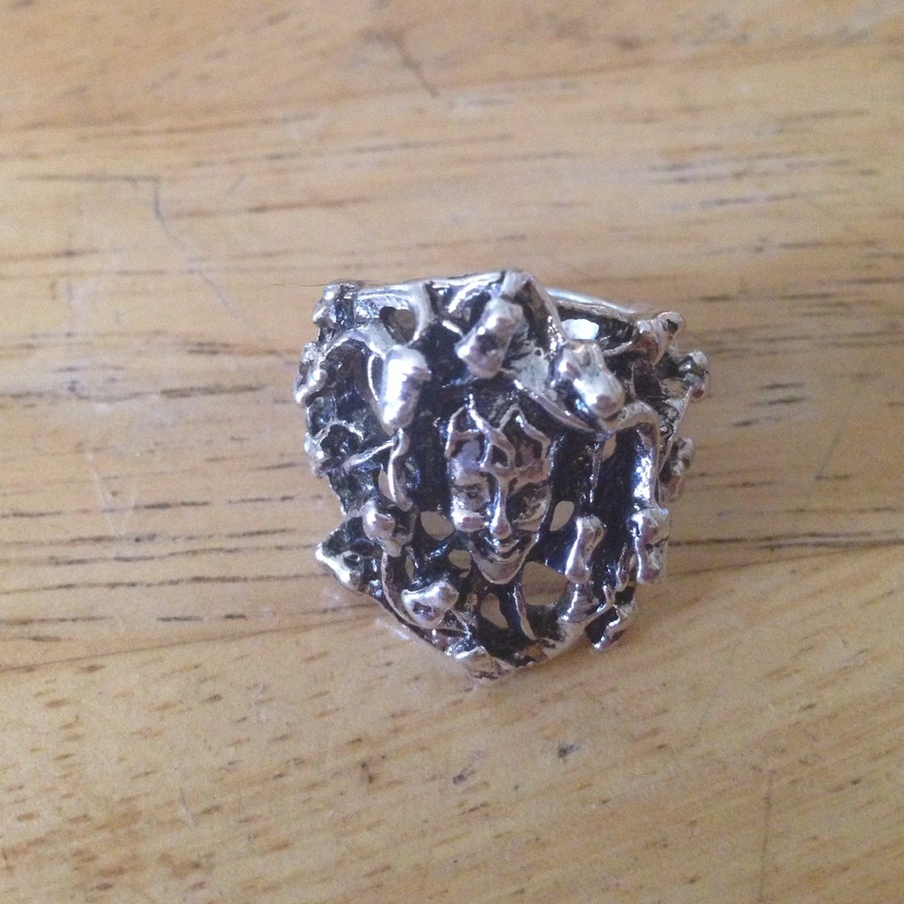 Skull ring