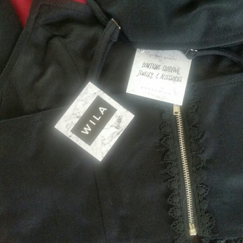 WILA Black Crop Top - Picture 4 of 4