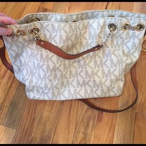 Michael Kors Crossbody Bucket Bag