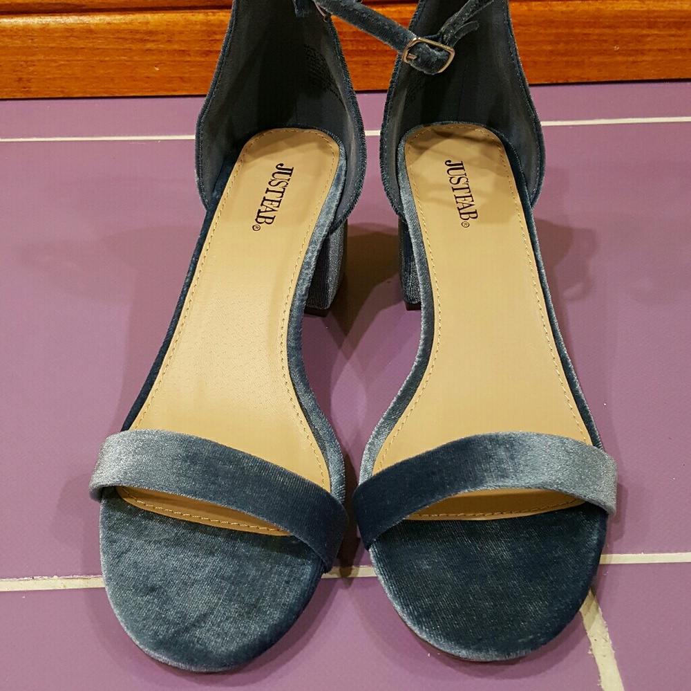 Sandals with heels