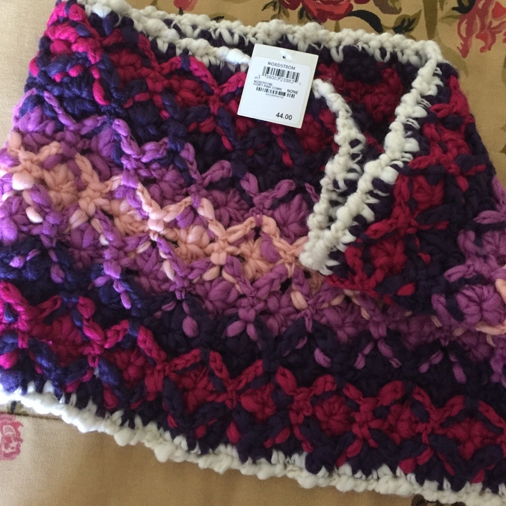 NWT Nordstrom crochet scarf/muffler/neck warmer