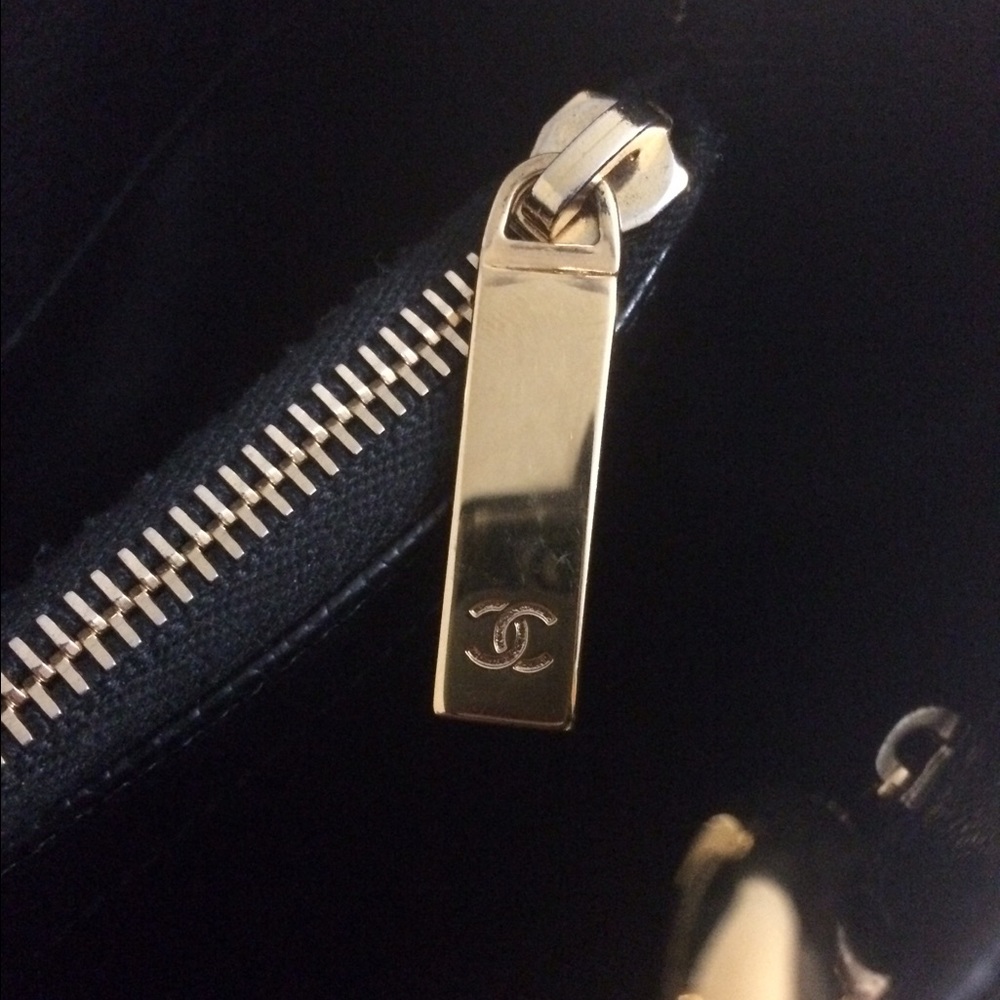 SOLD SOLD Chanel GST Caviar Gold Hardware - Picture 6 of 8